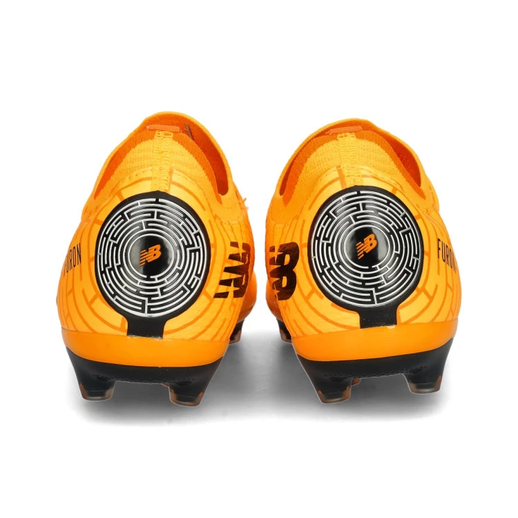 bota-new-balance-furon-pro-ag-v7-white-gold-met.-white-4