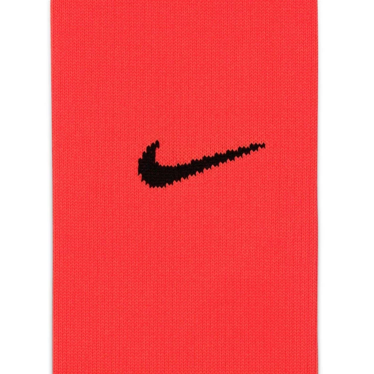 medias-nike-strike-wc22-team-bright-crimson-black-3