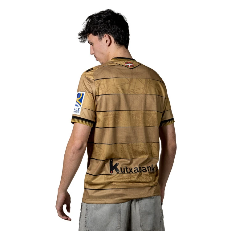 camiseta-macron-real-sociedad-segunda-equipacion-2024-2025-gold-1