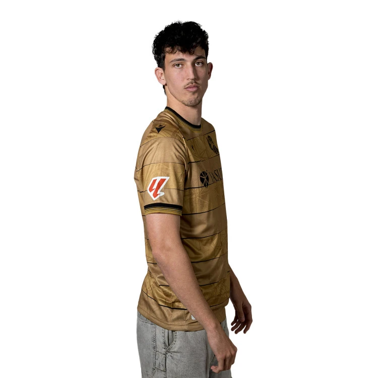 camiseta-macron-real-sociedad-segunda-equipacion-2024-2025-gold-2