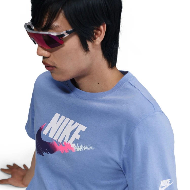 camiseta-nike-sportswear-futura-royal-pulse-4