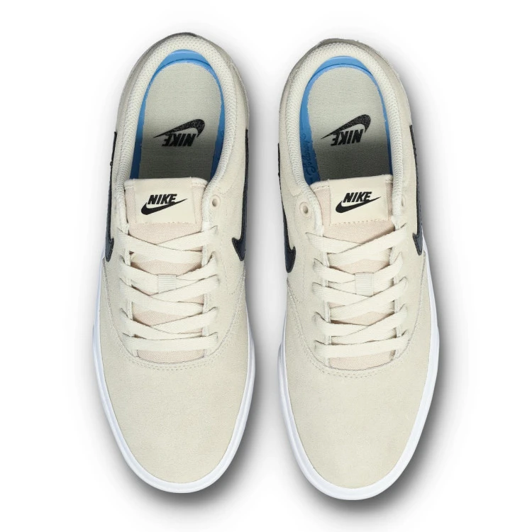 zapatilla-nike-charge-suede-blanco-4