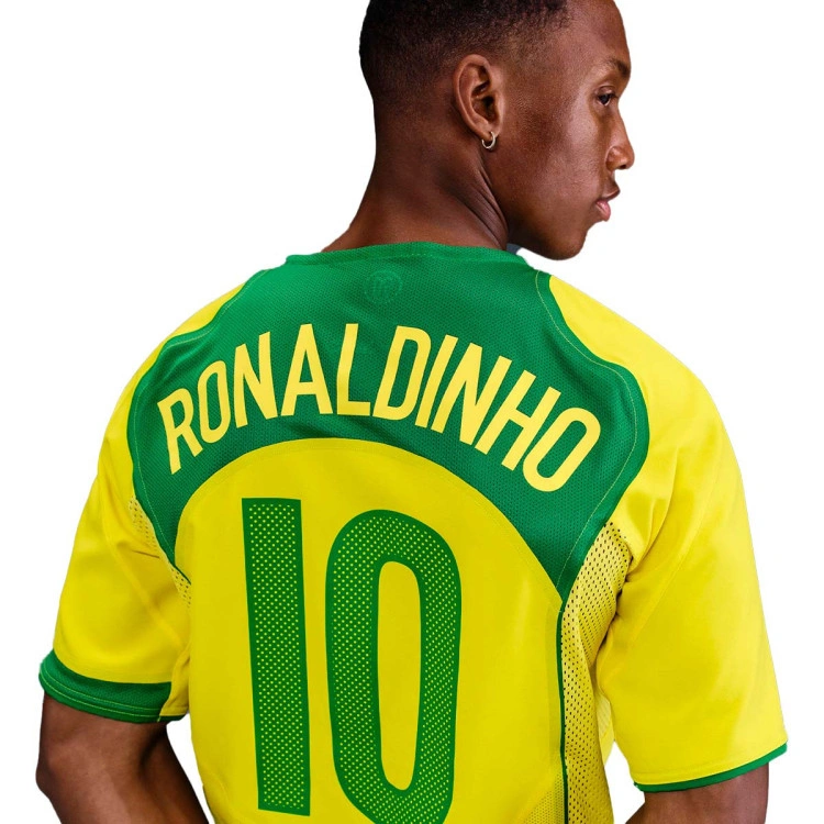 camiseta-nike-brasil-ronaldinho-edicion-especial-reissue-opti-yellow-apple-green-apple-green-1