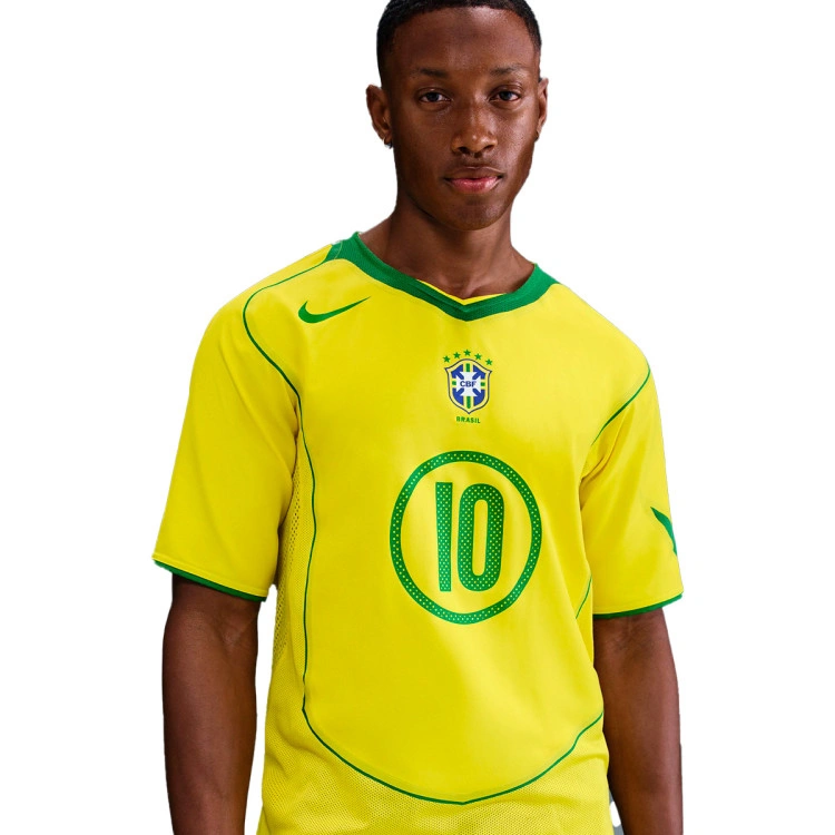 camiseta-nike-brasil-ronaldinho-edicion-especial-reissue-opti-yellow-apple-green-apple-green-4