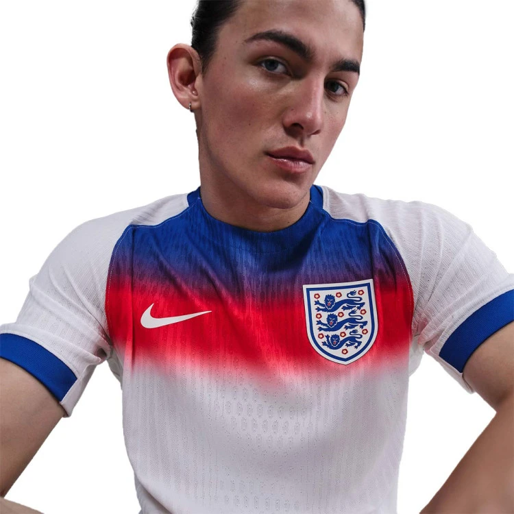 camiseta-nike-inglaterra-primera-equipacion-authentic-eurocopa-femenina-2025-hyper-royal-white-challenge-red-white-no-spon-4