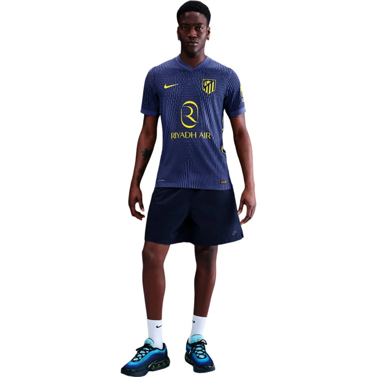 camiseta-nike-atletico-de-madrid-segunda-equipacion-authentic-2025-2026-binary-blue-dk-purple-dust-vibrant-yellow-ful-5