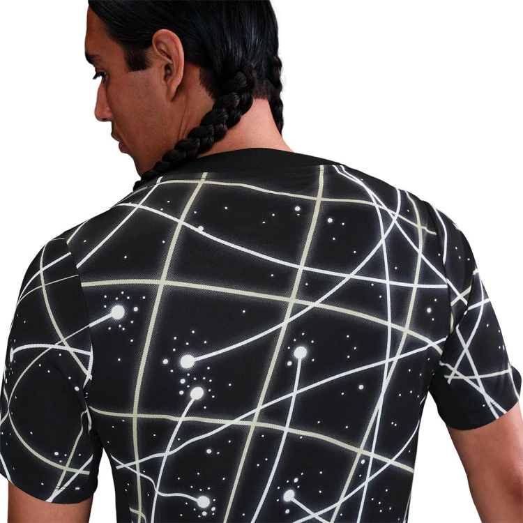 camiseta-nike-chelsea-fc-pre-match-mundial-clubes-2025-black-coconut-milk-team-gold-coconut-milk-no-3