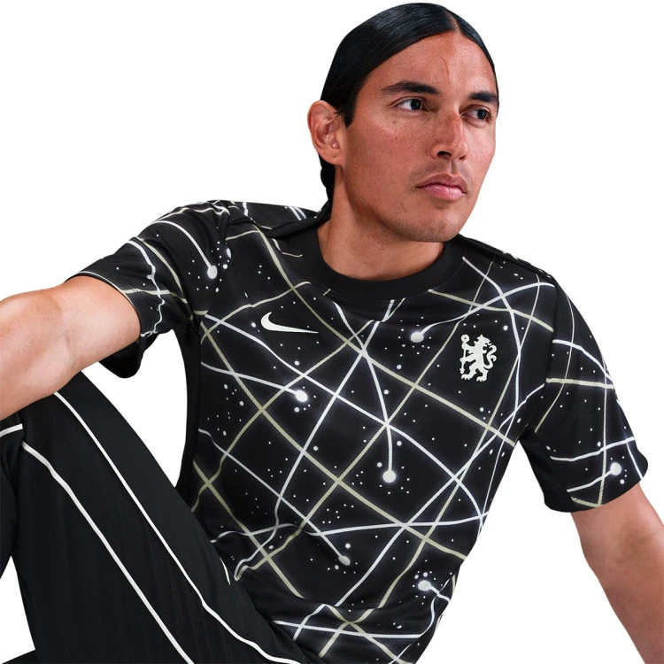 camiseta-nike-chelsea-fc-pre-match-mundial-clubes-2025-black-coconut-milk-team-gold-coconut-milk-no-4