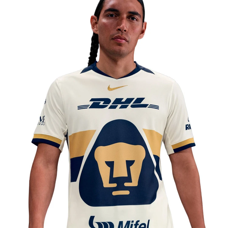 camiseta-nike-pumas-primera-equipacion-2025-2026-sail-club-gold-full-sponsor-4