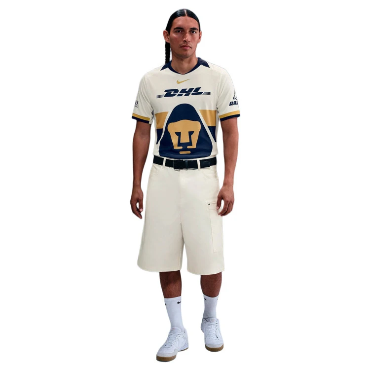 camiseta-nike-pumas-primera-equipacion-2025-2026-sail-club-gold-full-sponsor-6