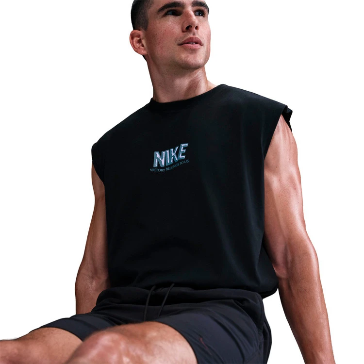 camiseta-nike-small-logo-black-2