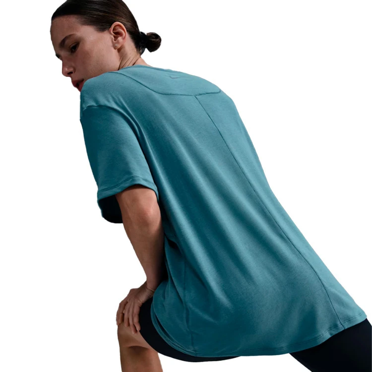 camiseta-nike-one-relaxed-mujer-smokey-blue-black-3
