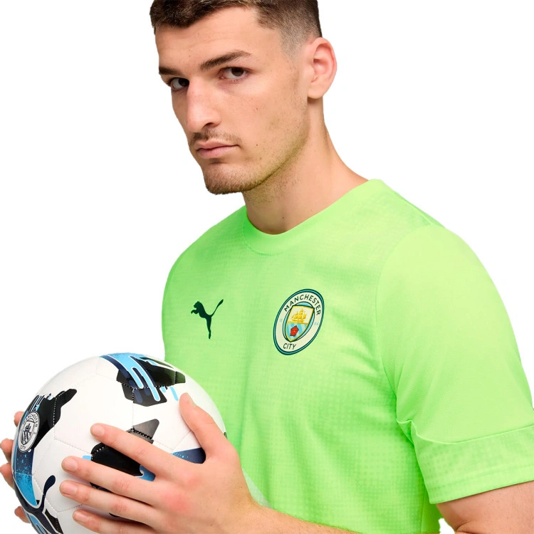 camiseta-puma-manchester-city-training-2025-2026-fizzy-apple-blue-violet-2