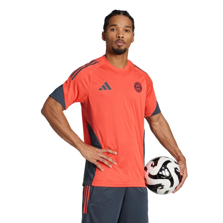 camiseta-adidas-fc-bayern-training-2025-2026-easy-coral-1