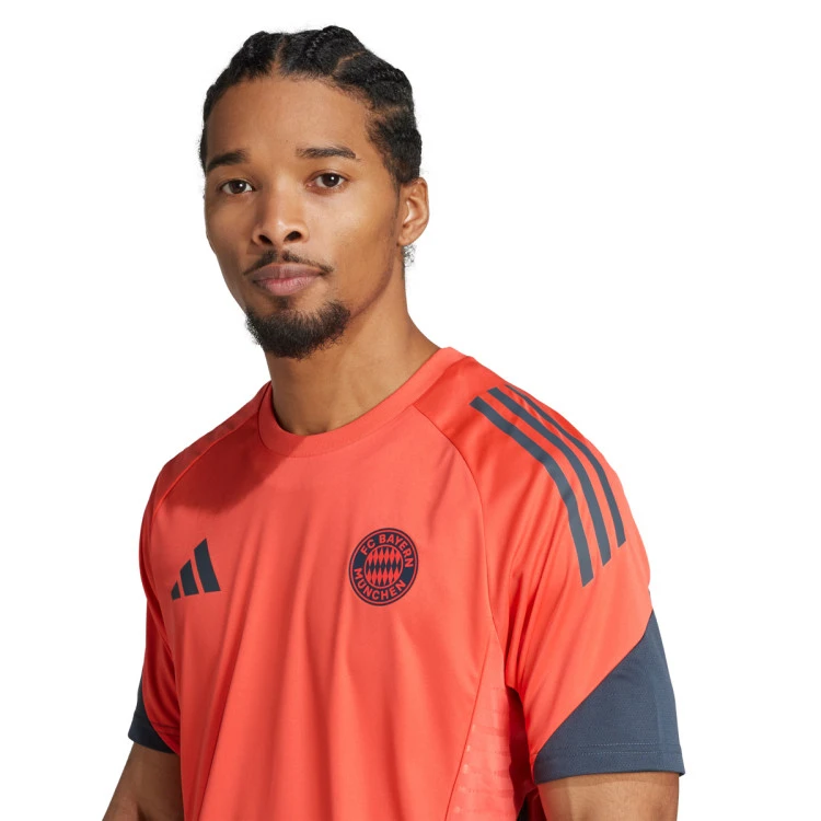 camiseta-adidas-fc-bayern-training-2025-2026-easy-coral-2