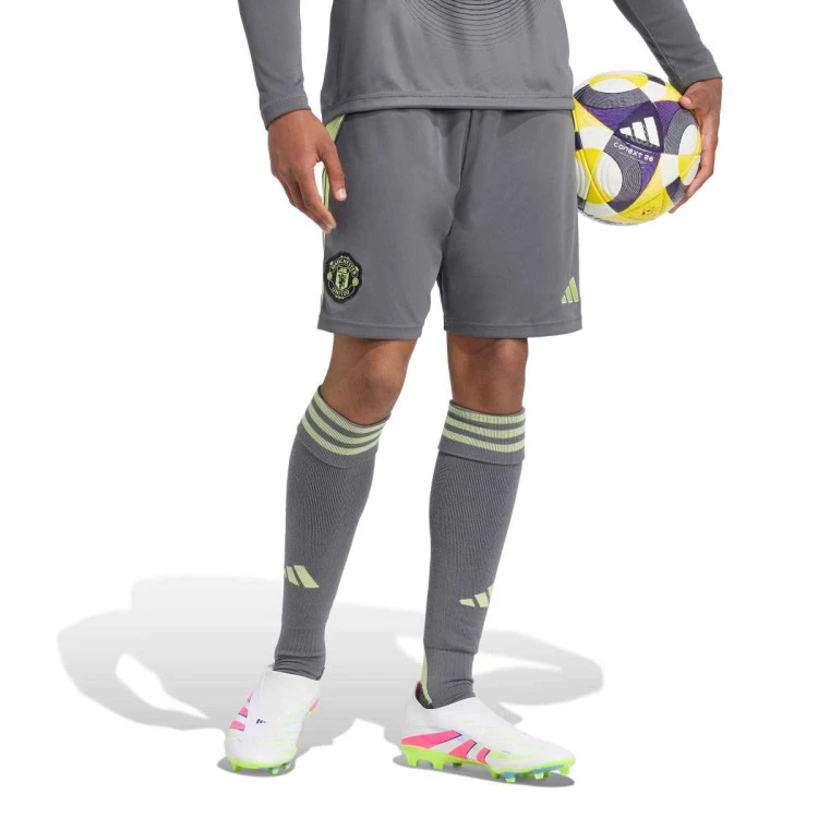 pantalon-corto-adidas-manchester-united-primera-equipacion-portero-2025-2026-grey-five-4