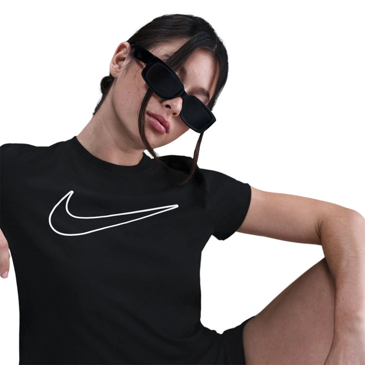 camiseta-nike-sportswear-club-hbr-mujer-black-white-4