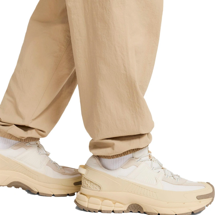 pantalon-largo-nike-club-woven-cargo-parachute-beige-white-5