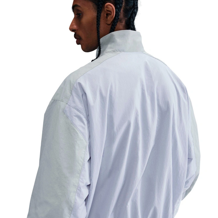 chaqueta-nike-club-woven-ghost-lt-smoke-grey-white-white-3