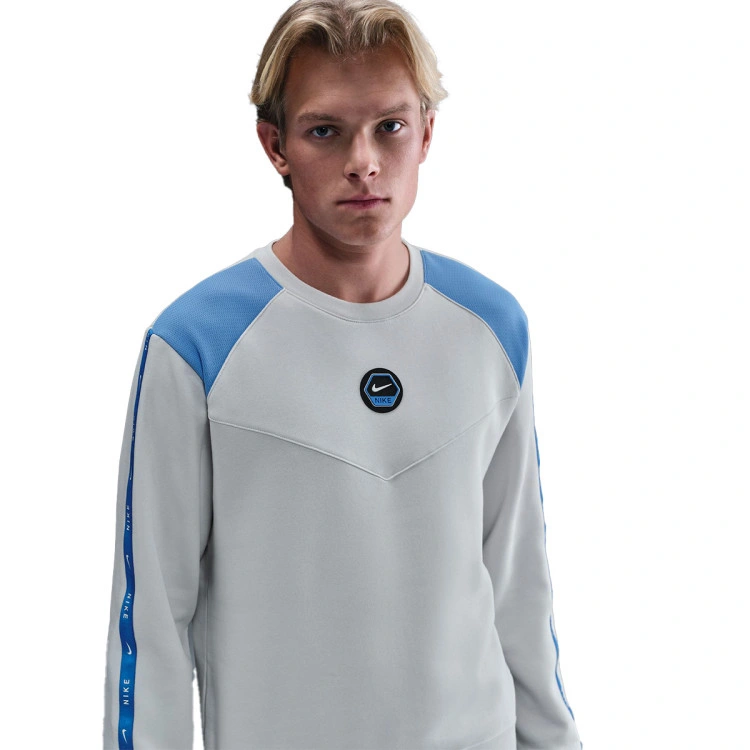 sudadera-nike-sportswear-crew-fleece-photon-dust-university-blue-9