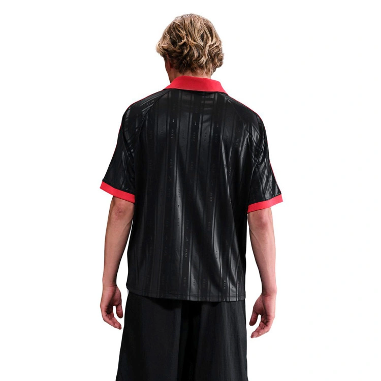 camiseta-nike-sportswear-black-1