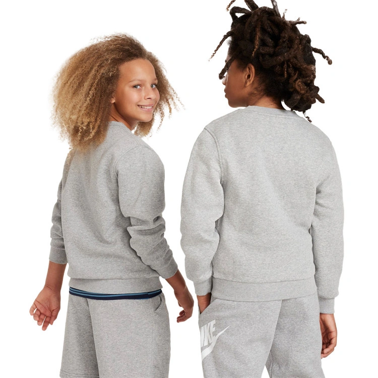 sudadera-nike-sportswear-club-fleece-crew-hbr-nino-dk-grey-heather-white-1