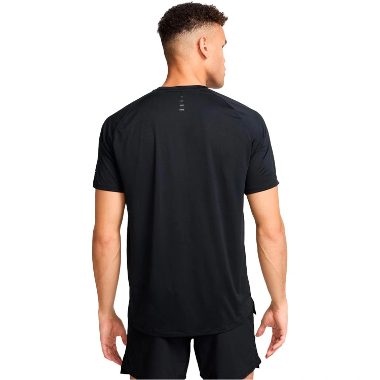 camiseta-nike-stride-black-reflective-silv-1