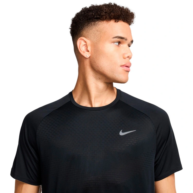 camiseta-nike-stride-black-reflective-silv-2