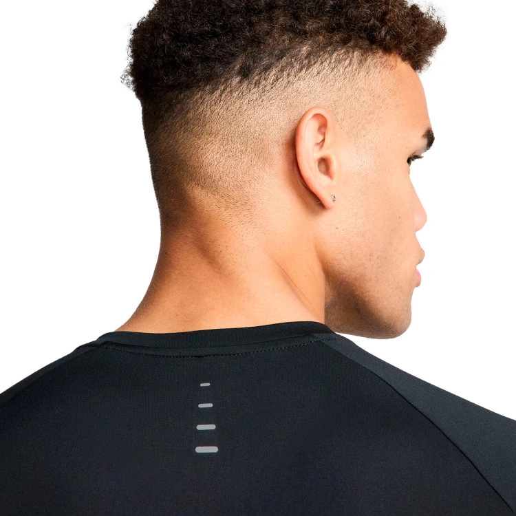 camiseta-nike-stride-black-reflective-silv-5