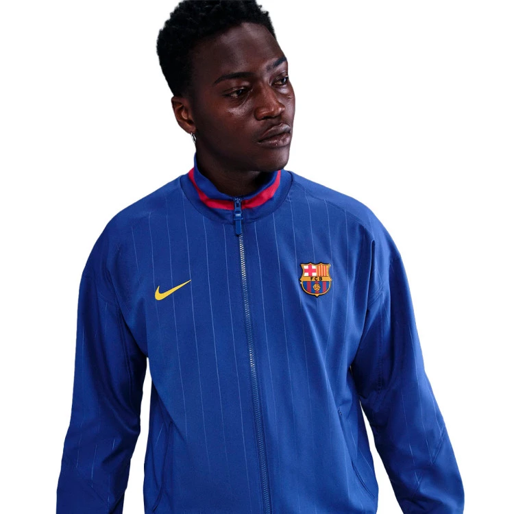 chaqueta-nike-fc-barcelona-pre-match-2025-2026-deep-royal-blue-noble-red-midwest-gold-2