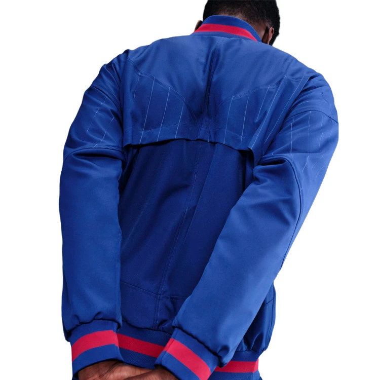chaqueta-nike-fc-barcelona-pre-match-2025-2026-deep-royal-blue-noble-red-midwest-gold-3