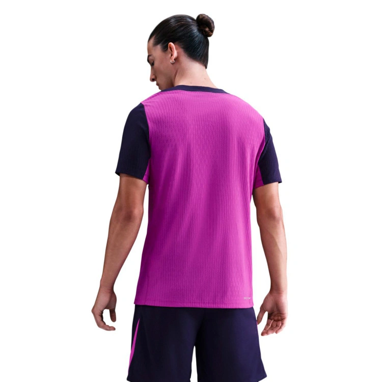 camiseta-nike-fc-barcelona-training-2025-2026-vivid-purple-imperial-purple-midwest-gold-1