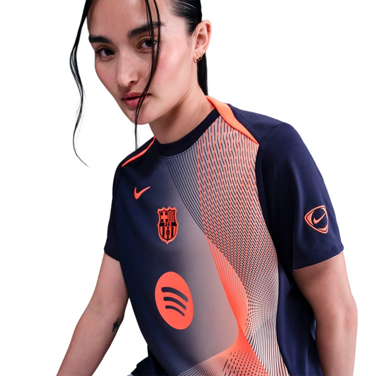 camiseta-nike-fc-barcelona-pre-match-2025-2026-mujer-midnight-navy-bright-mango-2