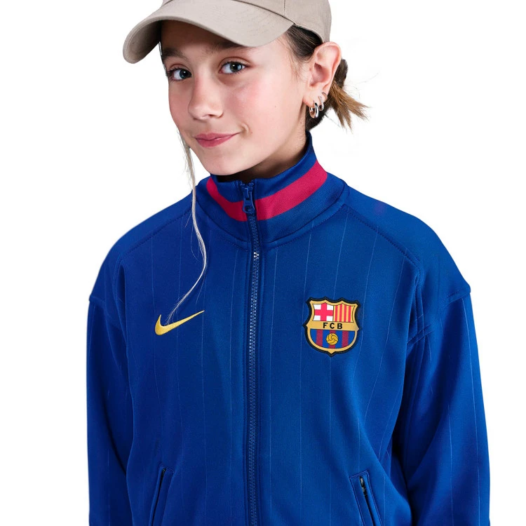 chaqueta-nike-fc-barcelona-pre-match-2025-2026-nino-deep-royal-blue-noble-red-midwest-gold-2