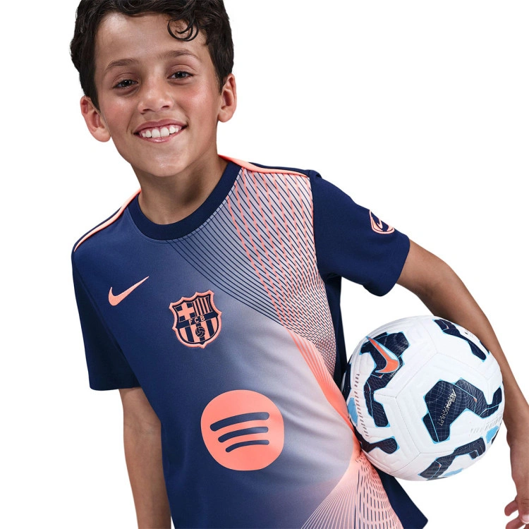 camiseta-nike-fc-barcelona-pre-match-2025-2026-nino-midnight-navy-bright-mango-2