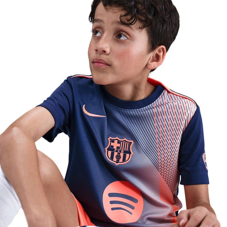 camiseta-nike-fc-barcelona-pre-match-2025-2026-nino-midnight-navy-bright-mango-4