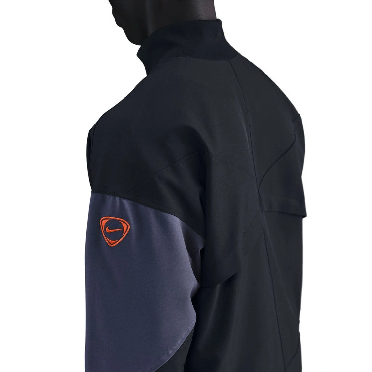 chaqueta-nike-inter-milan-pre-match-2025-2026-black-thunder-blue-safety-orange-3