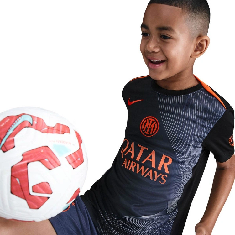 camiseta-nike-inter-milan-pre-match-2025-2026-nino-black-thunder-blue-safety-orange-2