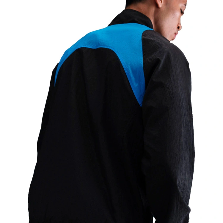 chaqueta-nike-atletico-de-madrid-fanswear-2025-2026-black-photo-blue-sport-red-white-no-sponsor-1