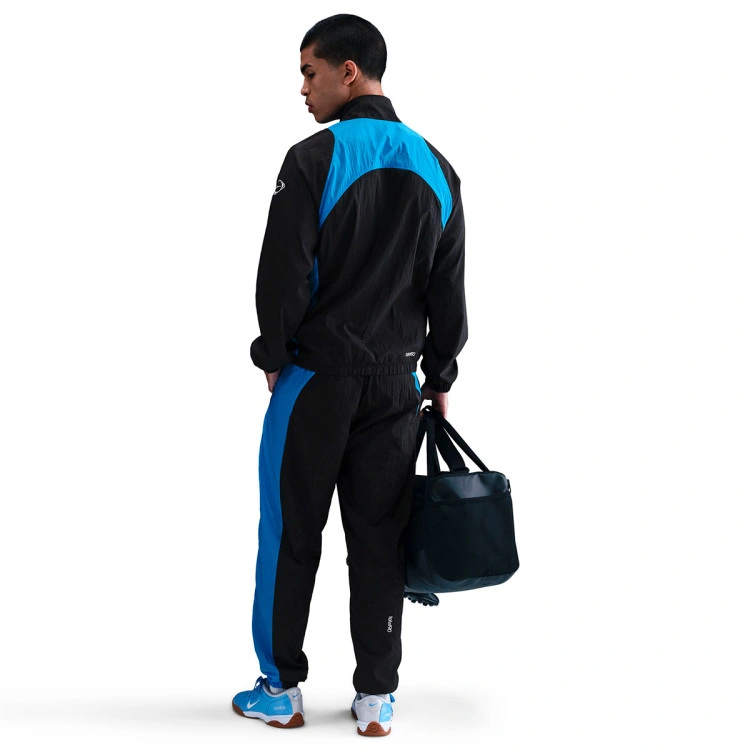 chaqueta-nike-atletico-de-madrid-fanswear-2025-2026-black-photo-blue-sport-red-white-no-sponsor-3