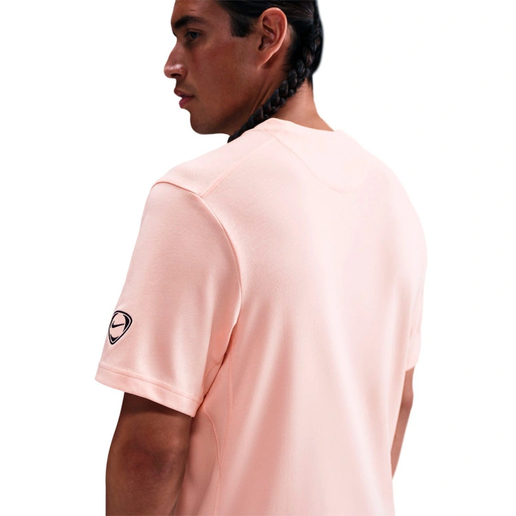 camiseta-nike-fc-barcelona-fanswear-2025-2026-washed-coral-washed-coral-midnight-navy-full-1