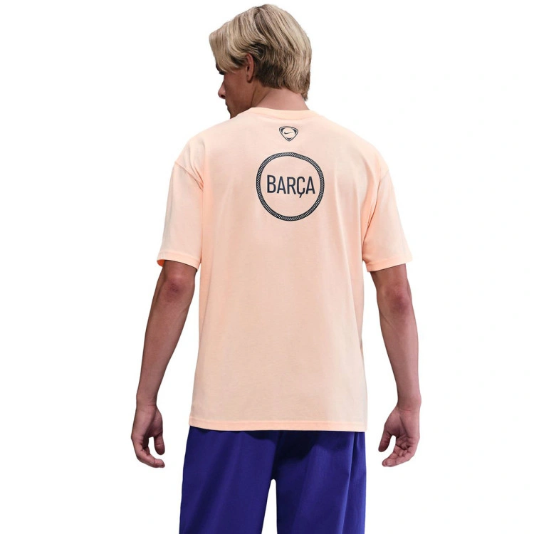 camiseta-nike-fc-barcelona-fanswear-2025-2026-crimson-tint-1