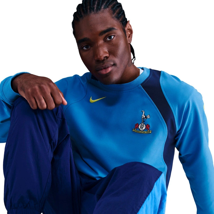 sudadera-nike-tottenham-hotspur-fc-fanswear-2025-2026-pacific-blue-blue-void-dynamic-yellow-no-spon-2