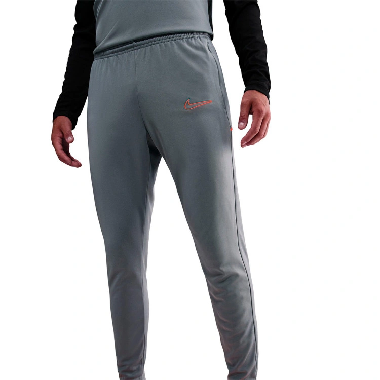 pantalon-largo-nike-academy-25-cool-grey-cool-grey-bright-crimson-2