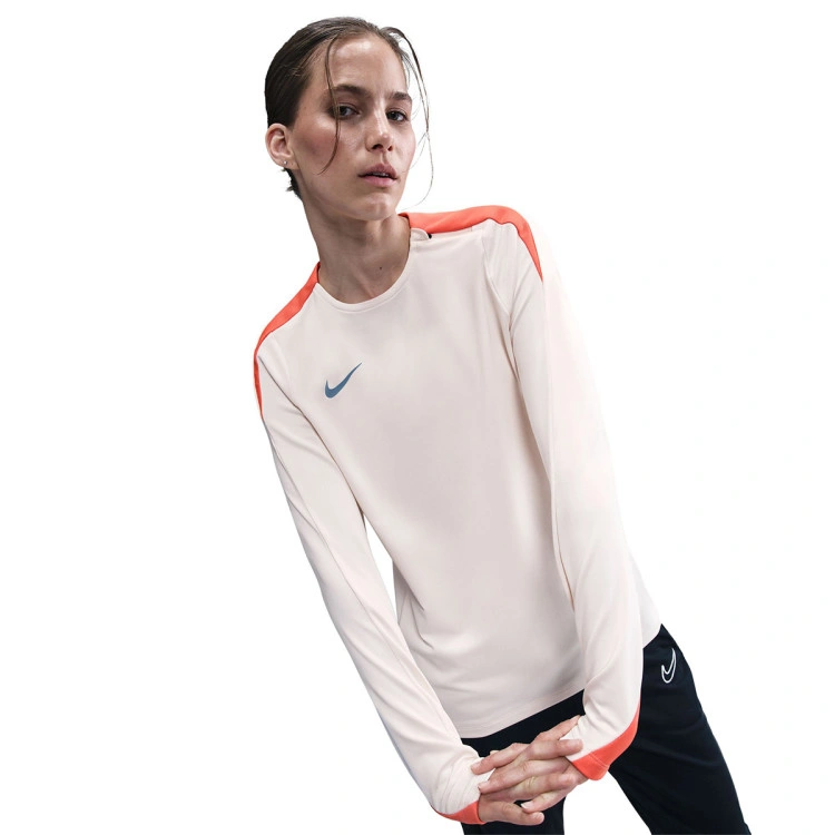 sudadera-nike-strike-mujer-chalk-turf-orange-smokey-blue-2