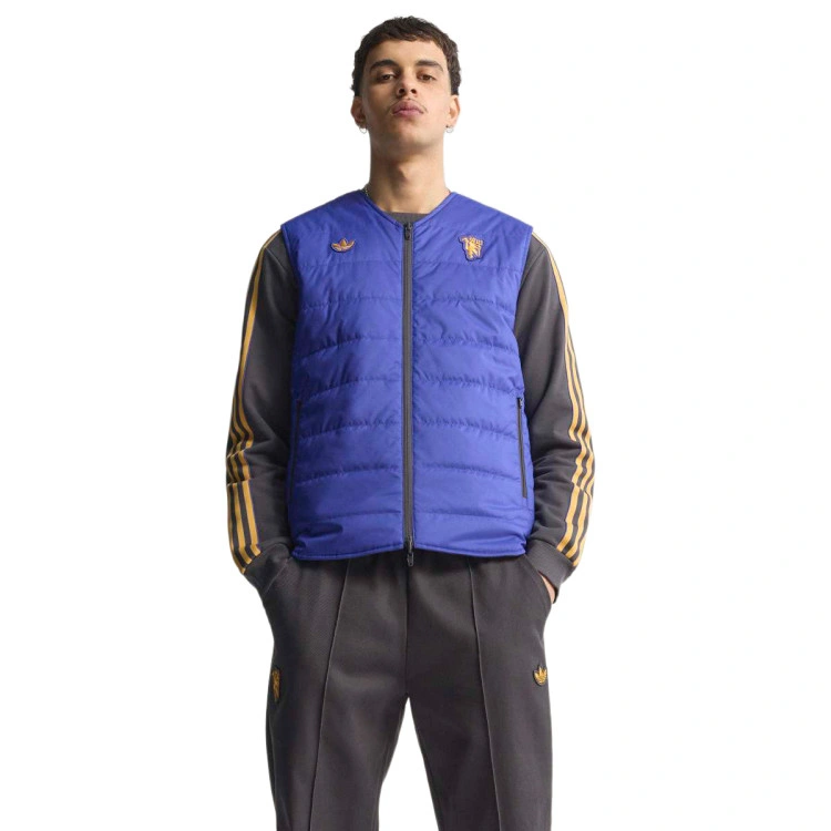 chaleco-adidas-manchester-united-icons-fanswear-2025-2026-utility-black-semi-night-flash-2