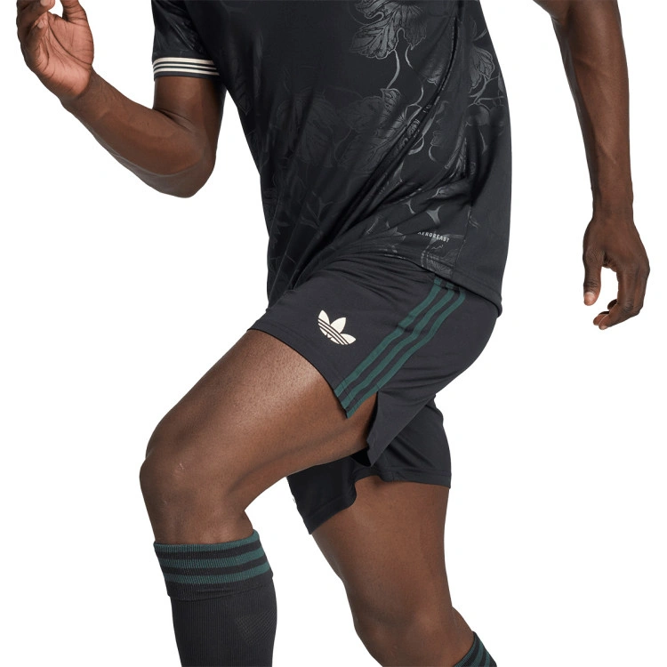 pantalon-corto-adidas-juventus-tercera-equipacion-2025-2026-black-ecru-tint-3