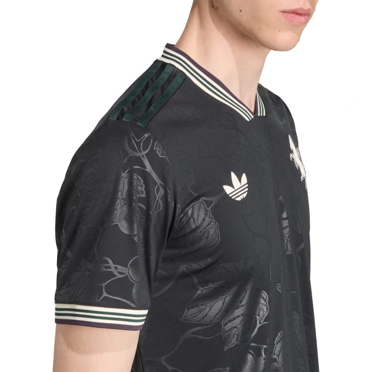 camiseta-adidas-juventus-tercera-equipacion-2025-2026-black-ecru-tint-3