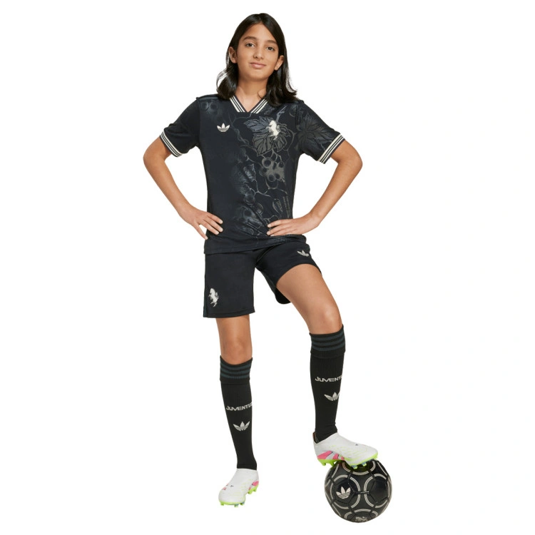 camiseta-adidas-juventus-tercera-equipacion-2025-2026-nino-black-ecru-tint-4