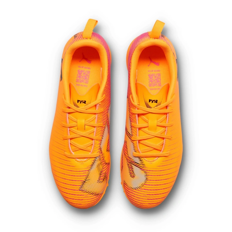 bota-puma-kinder-future-8-play-turf-naranja-5